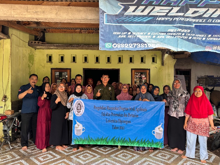 Agribusiness UNDIP Provided a Training for Women to Increase Family Income